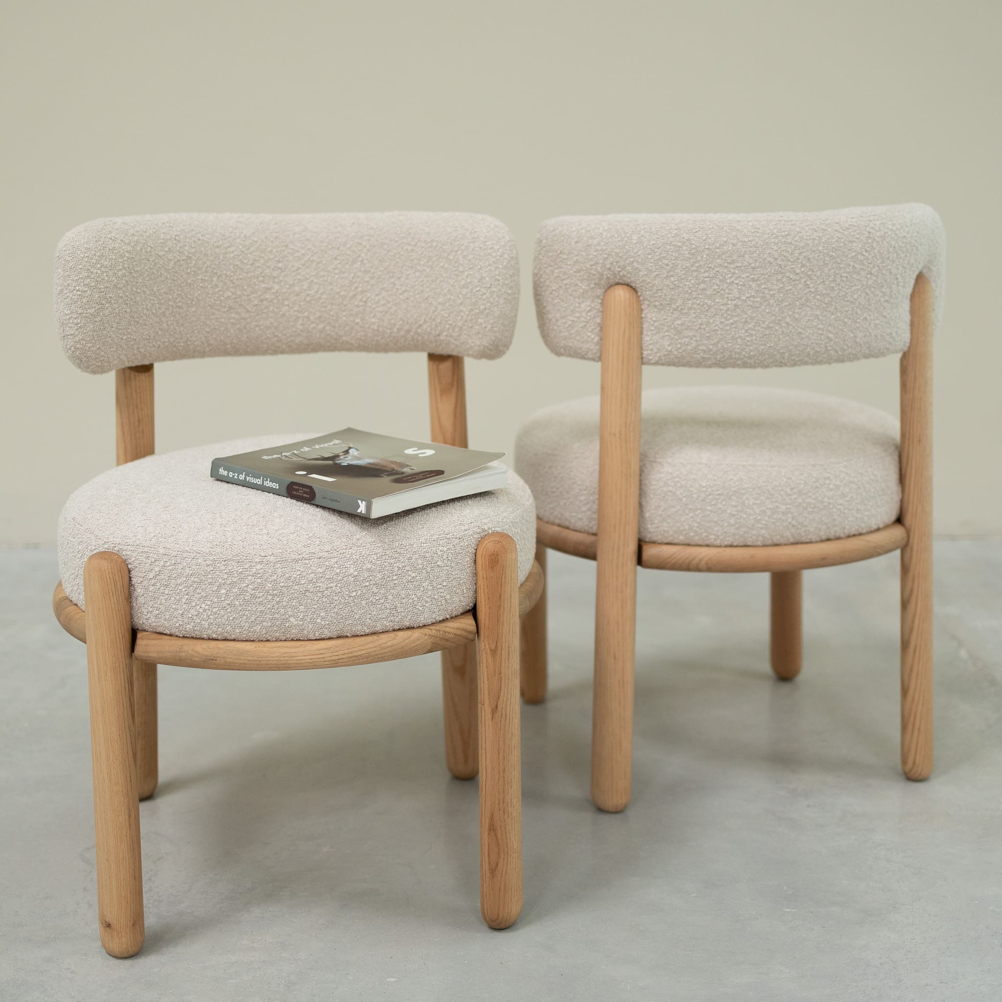 Sillas de madera maciza
